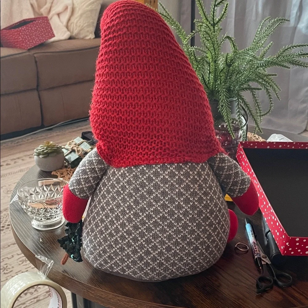 St Nicholas Square, Large Cable Knit Gnome, New